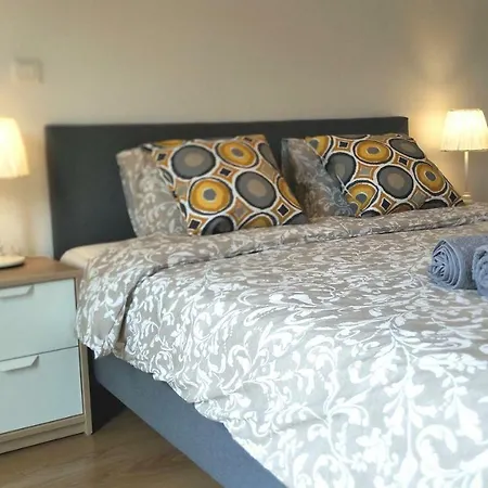 Lisbon Apartment -Free Parking-2